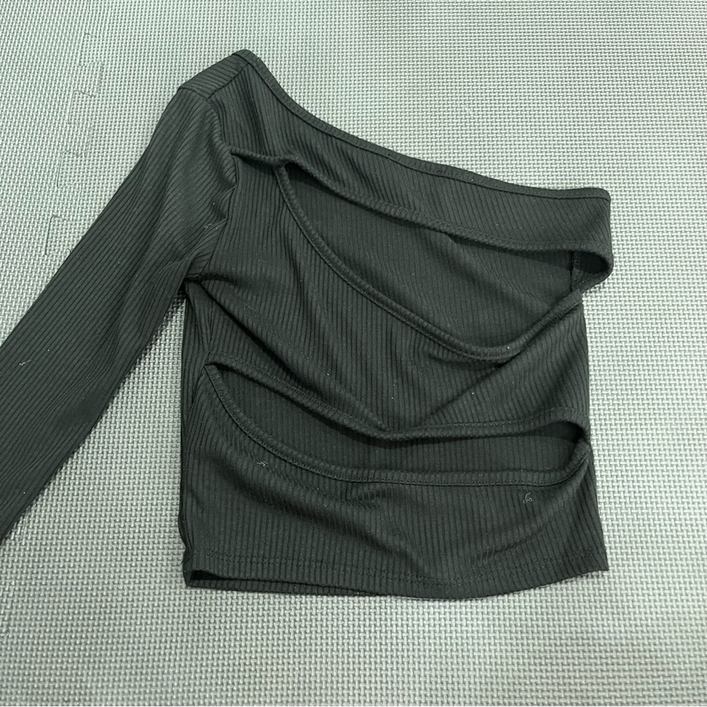 Black One-Shoulder Ribbed Top - Picture 2 of 2